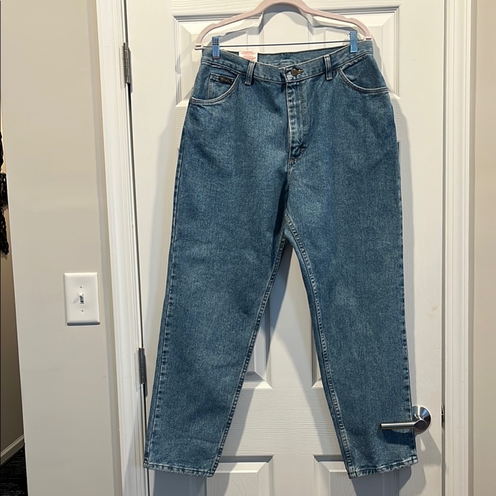 Wrangler Blue Relaxed Fit Jeans. Size 16/30 Short